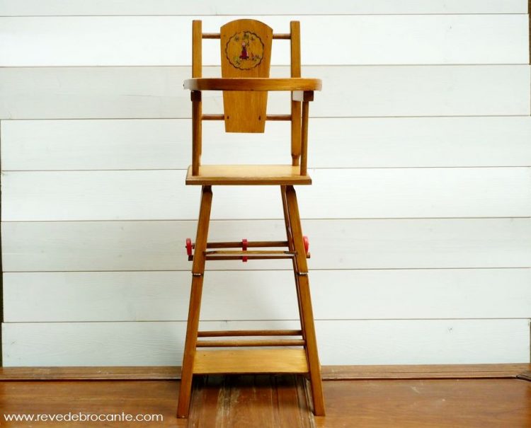 Chaise haute en bois pour poupée